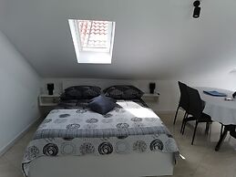 M & J Central Suites