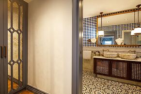 Hagia Sofia Mansions Istanbul, Curio Collection by Hilton