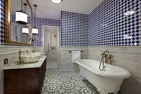 Hagia Sofia Mansions Istanbul, Curio Collection by Hilton