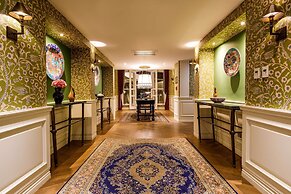 Hagia Sofia Mansions Istanbul, Curio Collection by Hilton