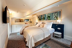 Amber Design Residence