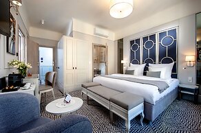 Amber Design Residence