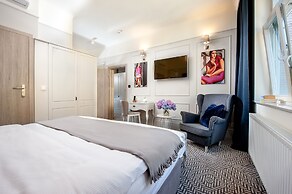 Amber Design Residence