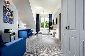 Amber Design Residence