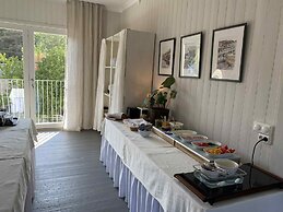 Kustnära Vandrarhem - Hostel