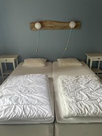 Kustnära Vandrarhem - Hostel