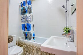 White Hotel & Hostel