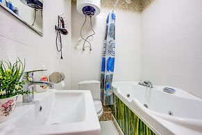 White Hotel & Hostel