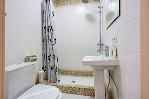 White Hotel & Hostel