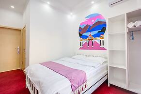 White Hotel & Hostel