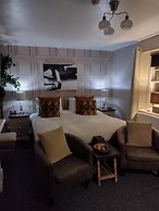 The Crown Inn - By Blunt Bars