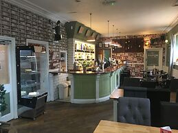 The Crown Inn - By Blunt Bars