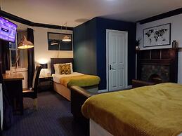 The Crown Inn - By Blunt Bars