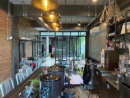 Norn Nee Nor Hostel&Cafe