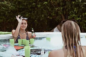 Clandestino - Hostel