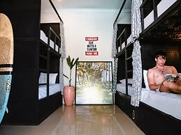 Clandestino - Hostel