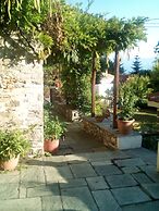 Traditional Guest Home Dimou