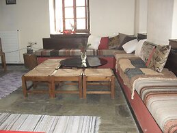 Traditional Guest Home Dimou