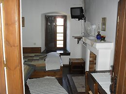 Traditional Guest Home Dimou