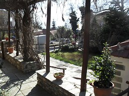 Traditional Guest Home Dimou