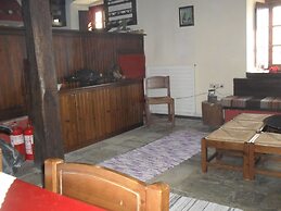 Traditional Guest Home Dimou