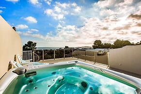 Calma Holiday Villas