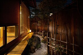 Kanade Toji Minamimon