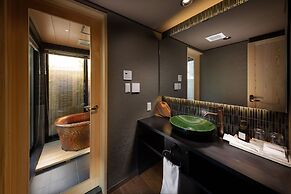 Kanade Toji Minamimon