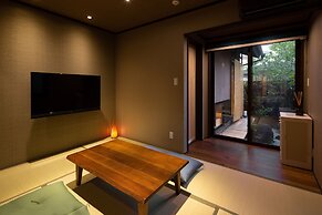 Kanade Toji Minamimon