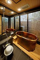 Kanade Toji Minamimon