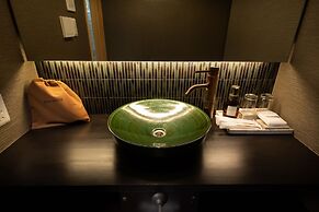 Kanade Toji Minamimon