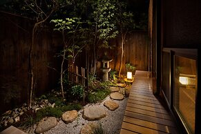 Kanade Toji Minamimon