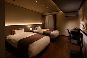 Kanade Toji Minamimon