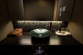 Kanade Toji Minamimon