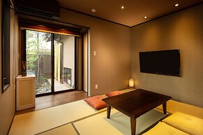 Kanade Toji Minamimon