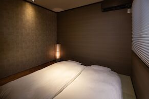 Kanade Toji Minamimon