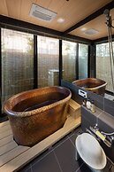 Kanade Toji Minamimon