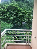 Black Pearl Cat Ba Hostel