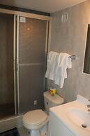 Lawerence Pool House 2 Bedroom With Pool