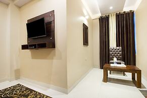 FabExpress Travelers Lodge