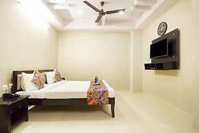 FabExpress Travelers Lodge