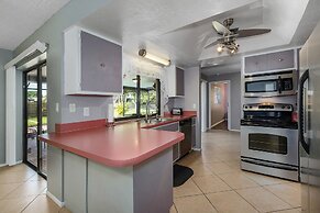 Villa Florida Flair - a Quiet Family Paradise in the Heart of Cape Cor