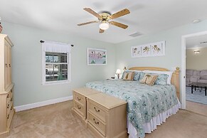 Villa Island Time by Pretty Cape Homes