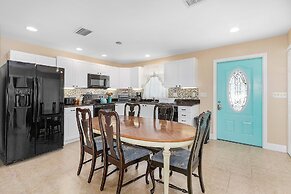 Villa Island Time by Pretty Cape Homes