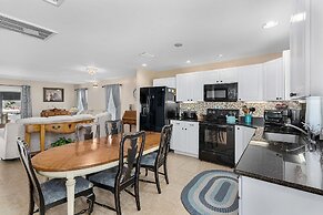 Villa Island Time by Pretty Cape Homes