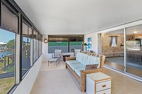 Villa Island Time by Pretty Cape Homes