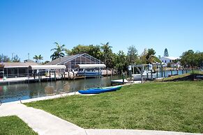 Villa Island Time by Pretty Cape Homes