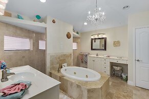 Villa Spain - Family Oasis in the Most Sought Area of Cape Coral