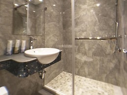 West.inn48 - Self Check-In Hotel