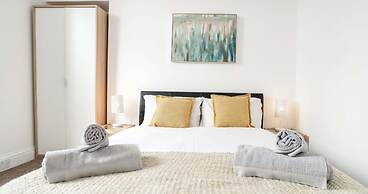 Modern Central Apartment